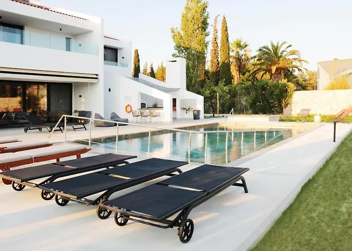 Maison A Rhodes With 66m2 Heated Pool On A 4800m2 Plot