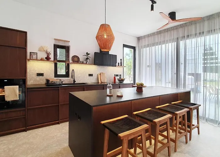 Vilă Maison A Rhodes With 66m2 Heated Pool On A 4800m2 Plot