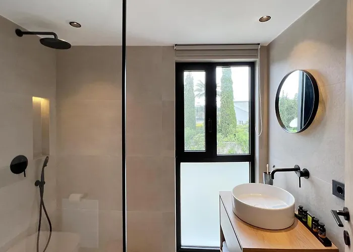 Vilă Maison A Rhodes With 66m2 Heated Pool On A 4800m2 Plot *