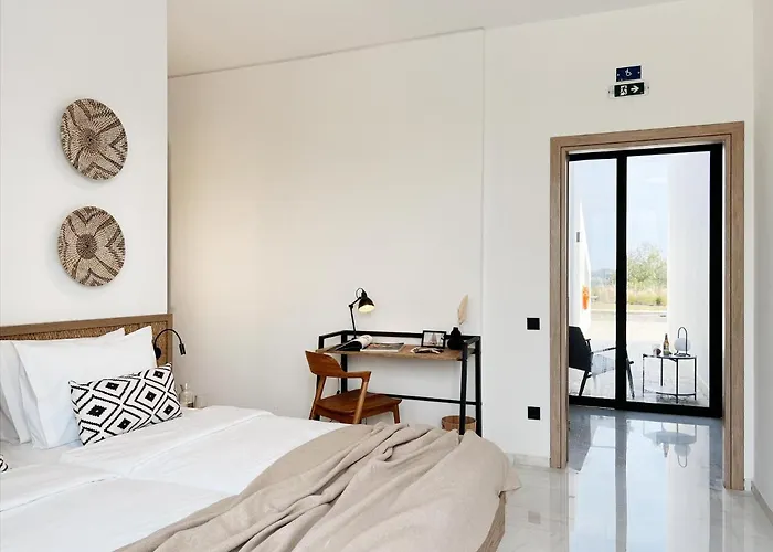 Maison A Rhodes With 66m2 Heated Pool On A 4800m2 Plot